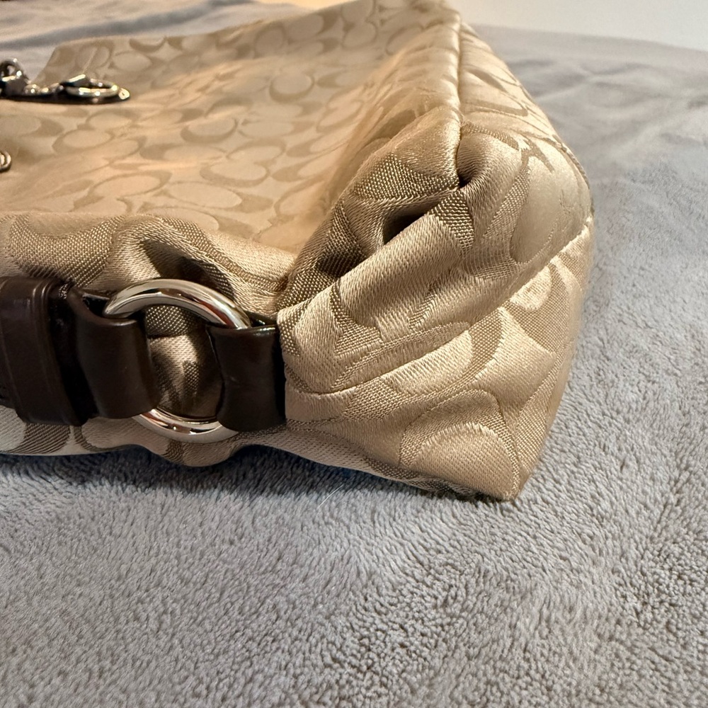 Coach Tan and Brown Signature Shoulder Bag excellent condition, satin bag - Picture 4 of 16